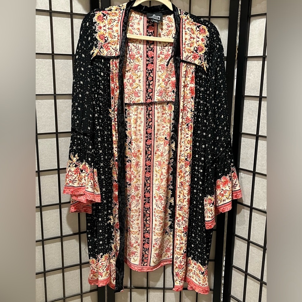 ANGIE Floral Bohemian Kimono with Bell Sleeves, BLACK AND PINK, PLUS SIZE 2X